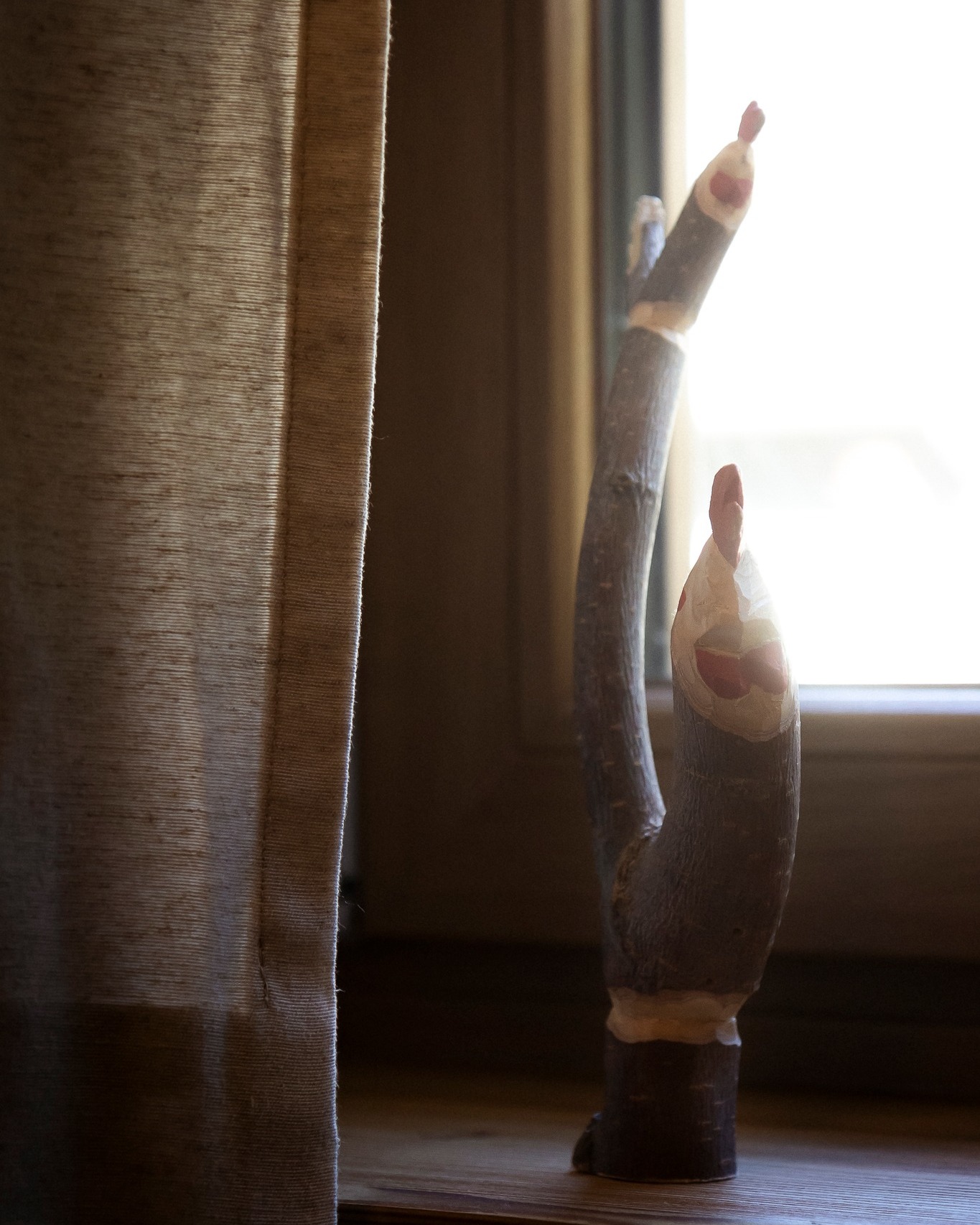 𝐂𝐫𝐞𝐝𝐞𝐯𝐨 𝐜𝐡𝐞 𝐚𝐜𝐜𝐨𝐠𝐥𝐢𝐞𝐫𝐞 𝐬𝐢𝐠𝐧𝐢𝐟𝐢𝐜𝐚𝐬𝐬𝐞 𝐩𝐫𝐨𝐩𝐨𝐫𝐫𝐞.Suggerire.Organizzare.Riempire le giornate di possibilit&agrave;.Poi ho capito che stavo facendo la stessa cosa che tutti fanno fuori da qui:aggiungere.Un giorno una persona mi ha detto:&ldquo;𝑁𝑜𝑛 𝑣𝑜𝑔𝑙𝑖𝑜 𝑓𝑎𝑟𝑒 𝑛𝑖𝑒𝑛𝑡𝑒. 𝑉𝑜𝑔𝑙𝑖𝑜 𝑠𝑜𝑙𝑜 𝑠𝑡𝑎𝑟𝑒.&rdquo;&Egrave; stato l&igrave; che ho cambiato sguardo.Maison du Tat&agrave; non &egrave; un posto dove succedono tante cose.&Egrave; un posto dove puoi smettere di succedere per un momento.Non &egrave; per chi cerca programmi pieni.&Egrave; per chi sente il bisogno di alleggerirli.Febbraio ci ha insegnato a restare.Marzo ci chieder&agrave; di scegliere.Scegliere che tipo di tempo vuoi vivere.E avere il coraggio di proteggerlo.𝑺𝒆 𝒔𝒆𝒏𝒕𝒊 𝒄𝒉𝒆 𝒒𝒖𝒆𝒔𝒕𝒐 𝒔𝒑𝒂𝒛𝒊𝒐 𝒕𝒊 𝒂𝒔𝒔𝒐𝒎𝒊𝒈𝒍𝒊𝒂,𝒇𝒐𝒓𝒔𝒆 𝒏𝒐𝒏 𝒆̀ 𝒖𝒏 𝒄𝒂𝒔𝒐.#MaisonDuTat&agrave; #TempoScelto #AccoglienzaAutentica #ValleDAosta #LussoDiscreto