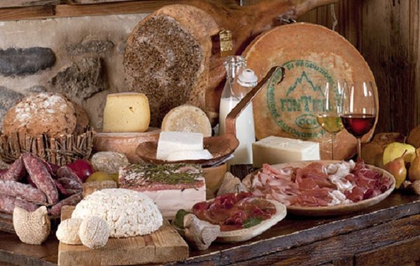 Formaggi e salumi Valle dAosta 600x381 1