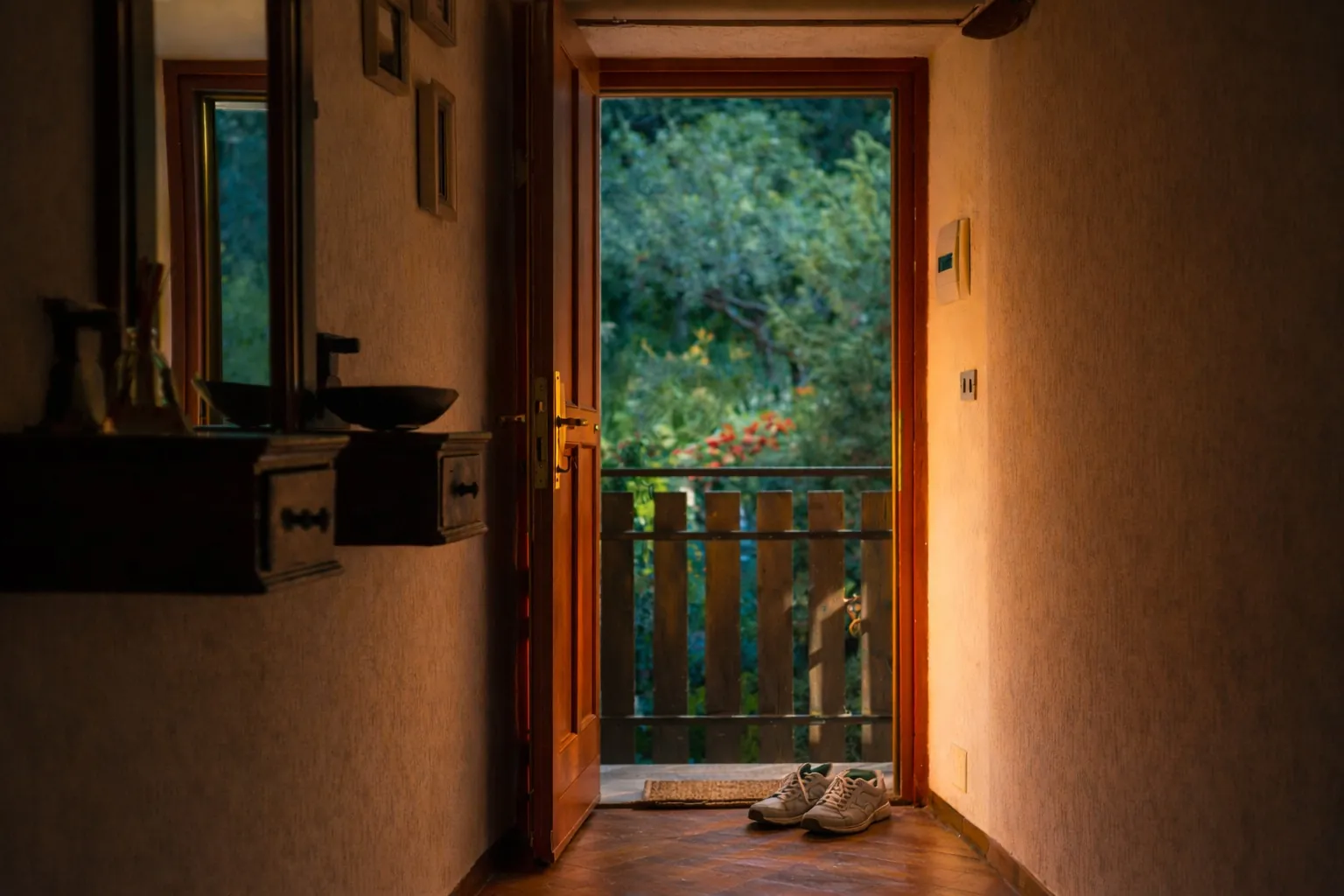 𝐋𝐚𝐬𝐜𝐢 𝐥𝐚 𝐩𝐨𝐫𝐭𝐚 𝐚𝐩𝐞𝐫𝐭𝐚.Esci un momento,poi rientri.Ti siedi, ti alzi, cambi idea.Qui non devi ottimizzare il tempo.Puoi anche sprecarlo.Ed &egrave; la cosa pi&ugrave; rara che c&rsquo;&egrave;.𝑺𝒆 𝒔𝒆𝒏𝒕𝒊 𝒊𝒍 𝒃𝒊𝒔𝒐𝒈𝒏𝒐 𝒅𝒊 𝒇𝒆𝒓𝒎𝒂𝒓𝒕𝒊,𝒔𝒄𝒓𝒊𝒗𝒊𝒎𝒊.#maisondutata #casadifamiglia #ospitalit&agrave;autentica #nonunhotel #abitareunluogo#portaaperta #entrareuscire #tempolibero #nessunprogramma #ritmilenti#spaziveri #sentirsiacasa #silenzioebuono #tempoprezioso #lasciareandare#valledaosta #montagnavera #vivereinmontagna