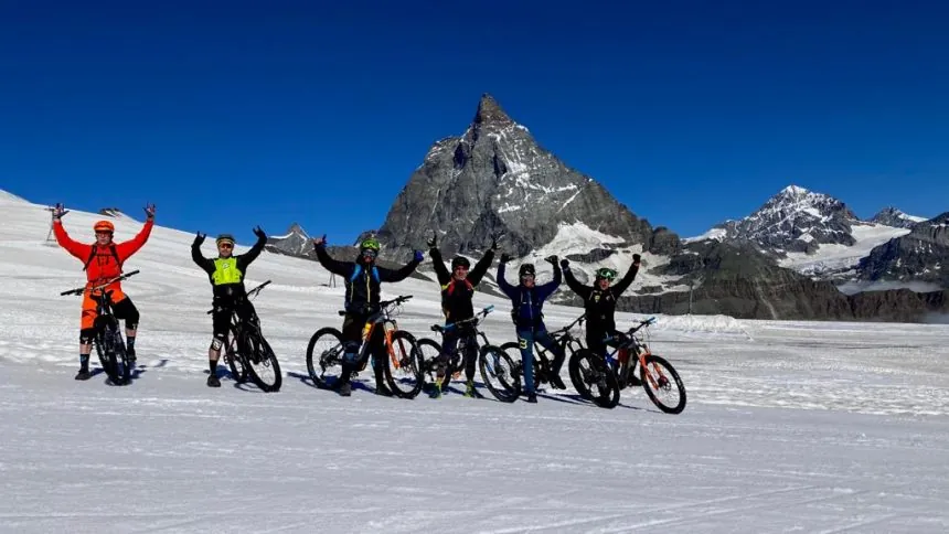 ciclisti sulla neve e cervino 860x484 1